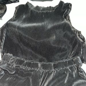 Two piece black lounge set